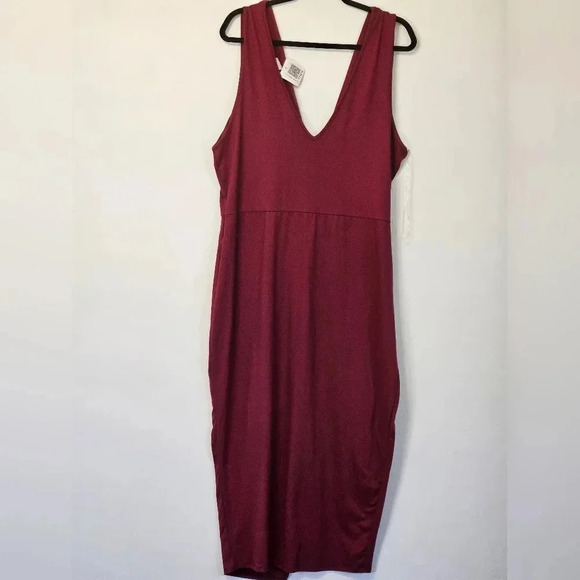 3X NWT sleeveless v-neck burgundy dress with ruched sides and slit on one side - Picture 2 of 5